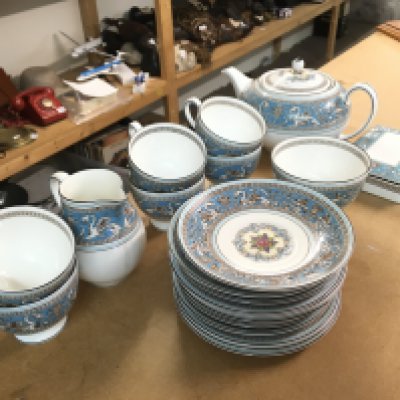 Wedgwood Florentine tea set including cups, saucers, tea pot etc . This lot cannot be posted