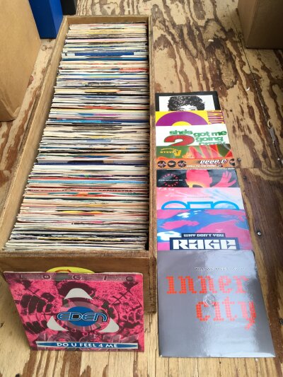 A box of approx 200 plus 7" singles comprising mostly 80s and 90s house, dance and pop titles.