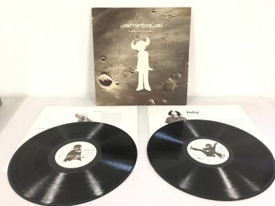 A first UK pressing of The Return Of The Space Cowboy LP by Jamiroquai, EX/EX.