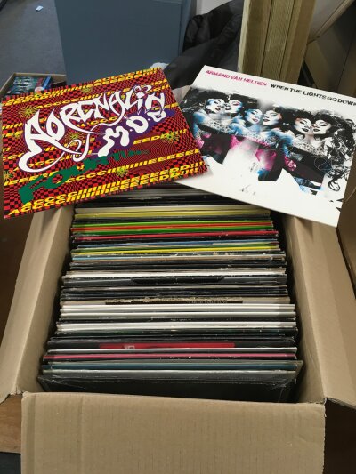 Four boxes of mainly dance and house 12" singles.
