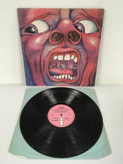 A 1969 first UK pressing of the King Crimson LP In The Court Of The Crimson King with pink Island Records label APLP 016. ILPS 9111 A 2 / ILPS 9111 B//3 matrices. Vinyl EX.