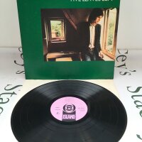 A first UK pressing of the Five Leaves Left LP by Nick Drake ILPS 9105. Vinyl EX.
