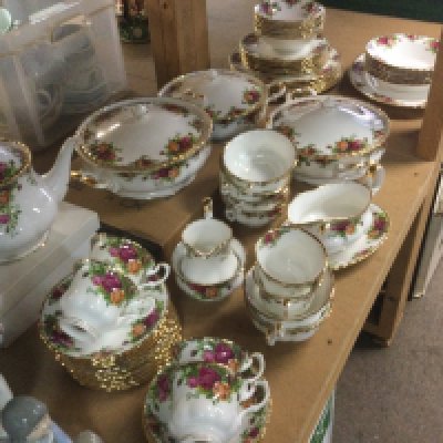 A Royal Albert tea and dinner service in Old Country Roses pattern, seconds quality only. Shipping category D.
