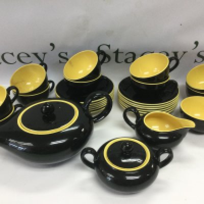 A Villeroy & Boch tea service in two tone pattern. Shipping category D.