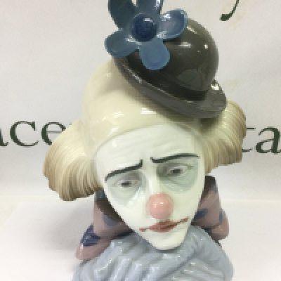A Lladro figure of a clown, approx height 26.5cm. Shipping category D.