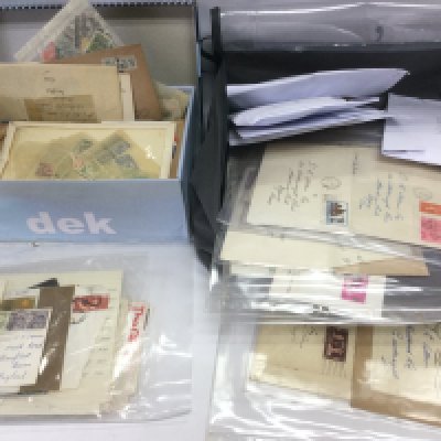 A collection of mixed stamps. Shipping category C.