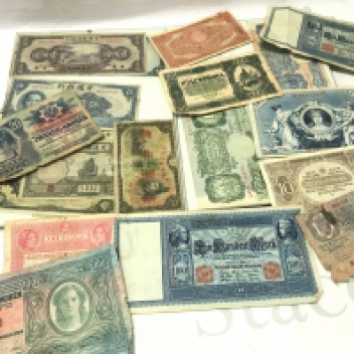 Small collection of bank notes. This lot cannot be posted