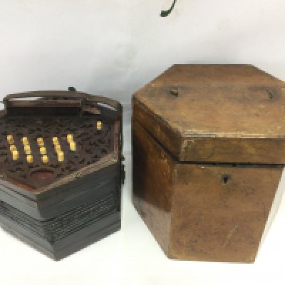 A late 19th / early 20th Century concertina. Shipping category B.