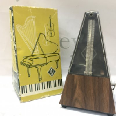 a boxed Wittner vintage metronome . Postage Catb