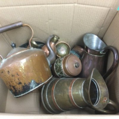 A box of Victorian and later copper and brass items comprising cooking pans, jugs etc. Shipping category D.