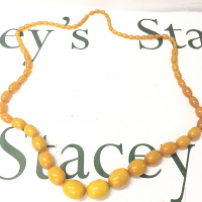 A Butterscotch Bakelite Necklace, 90cm 85g
