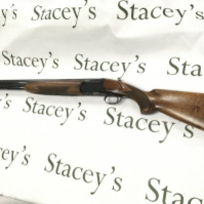 A Franchi 12 gauge over under shotgun. 27 inch barrels. Serial number 4102368. PLEASE NOTE THAT A SHOTGUN LICENSE IS REQUIRED TO PURCHASE THIS ITEM. COLLECTION AND VIEWING BY APPOINTMENT ONLY.