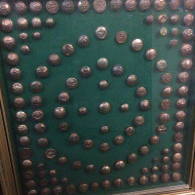 A case containing military buttons. This lot cannot be posted