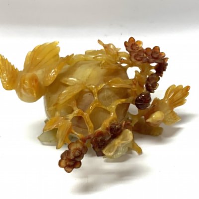 A carved agate bowl and cover 12cm x 6cm.